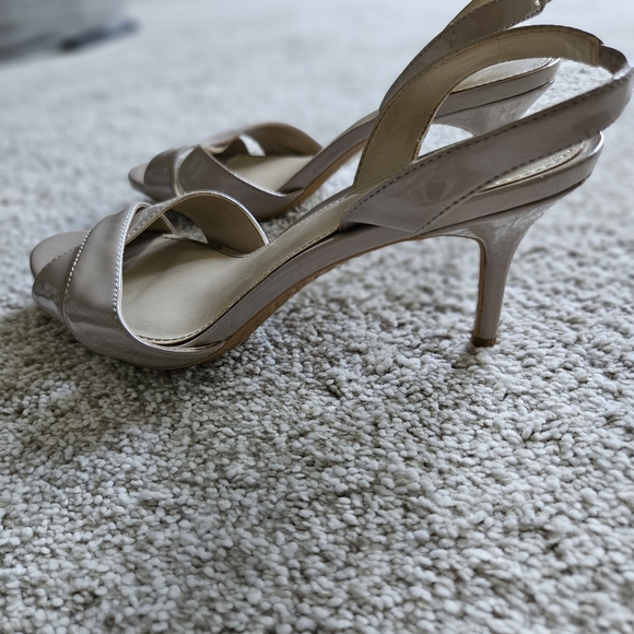 CALVIN KLEIN Tan patent leather heels...size 6.5 - Picture 4 of 7